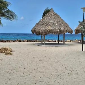 Studios & House With Beautiful Beach Front View Willemstad